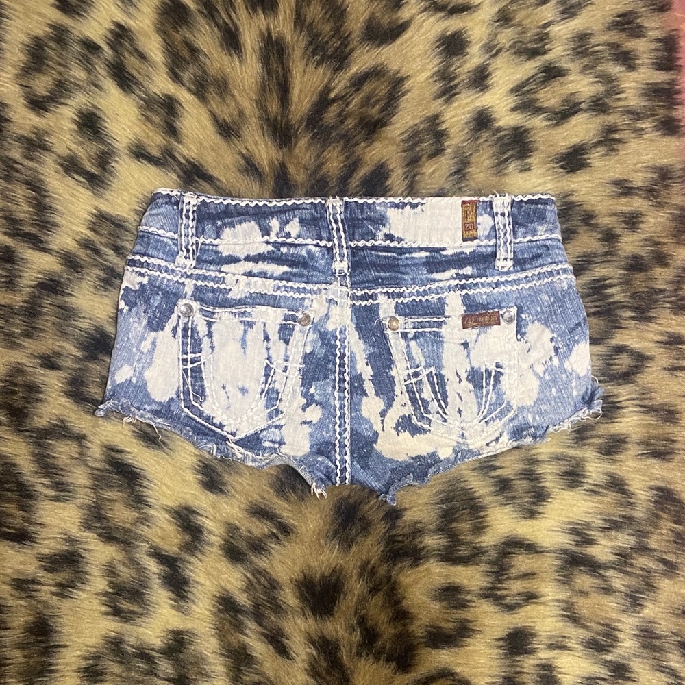 Trendy Blue Tie-Dye Jean Shorts